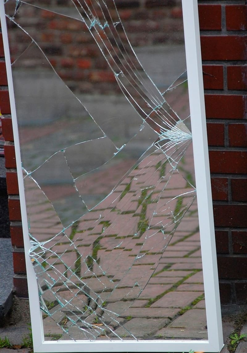 Los espejos rotos pueden actuar como imanes de energía negativa en el hogar, según el Feng Shui. (Foto: Pixabay)