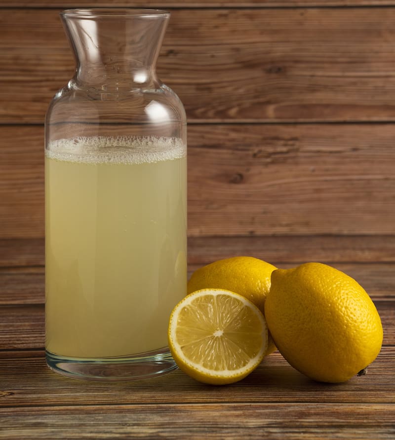 El jugo de limón le aporta el toque de frescura necesario a esta infusión (Fuente: Freepik)