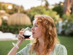 La ciudad europea que tiene el vino bebible más antiguo del mundo: ¿se puede reservar una cata?