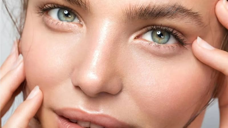 El colágeno proporciona firmeza y elasticidad a la piel, previniendo el envejecimiento prematuro.