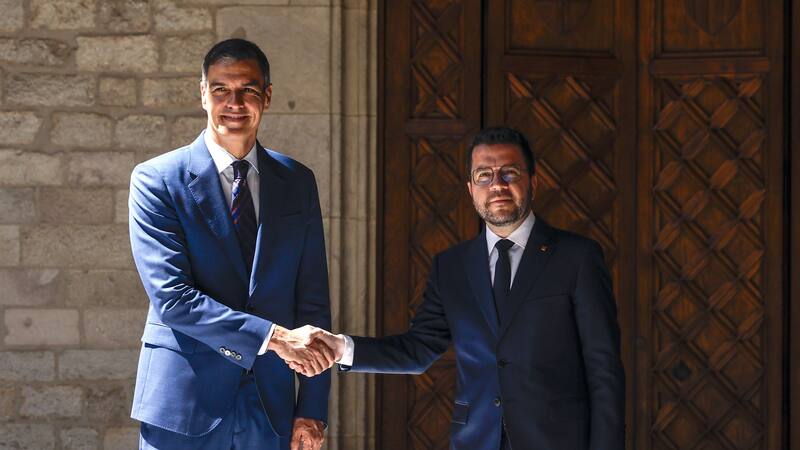 Pedro Sánchez, a punto de caer: independentistas amenazan con voltear al gobierno socialista.