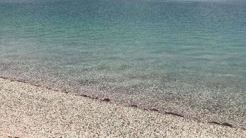 El sitio ofrece aguas cristalinas y arena blanca.