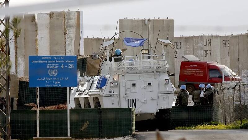 Israel ataca una base de la ONU con soldados españoles en su interior.