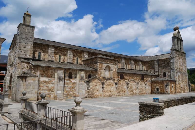 Parte exterior del Monasterio de Santa María de Meira. (Foto: Wikimedia)