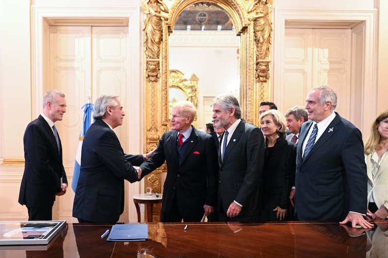 Alberto Fernández recibió al titular de la NASA, Bill Nelson, para profundizar la actividad espacial pacífica conjunta entre ambos países.