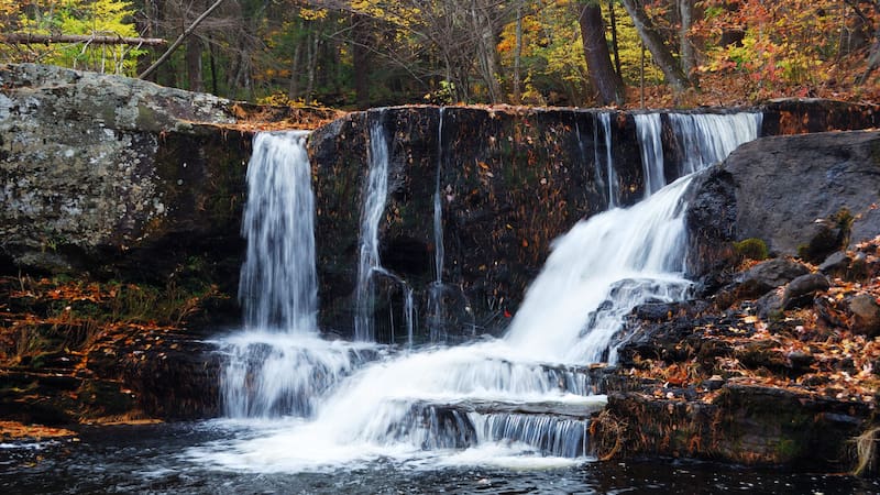 Estos saltos de agua se encuentran distribuidos por diferentes puntos del país.