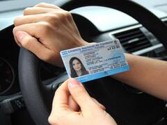 Cuidado conductores: el motivo por el que buscan suspender el carnet de conducir