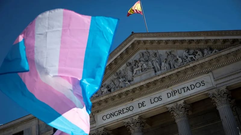 ¿Peligra la Ley Trans? El borrador del Tribunal Constitucional avala los puntos más polémicos, pero se espera un debate "difícil de cerrar".
