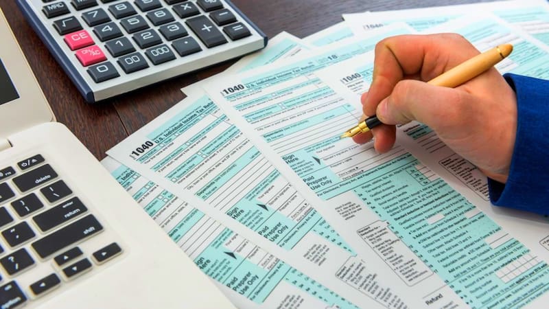 Pésimas noticias para los inmigrantes: cambia el IRS para siempre y esto es lo que deberán hacer para tributar ahora. Imagen: archivo.
