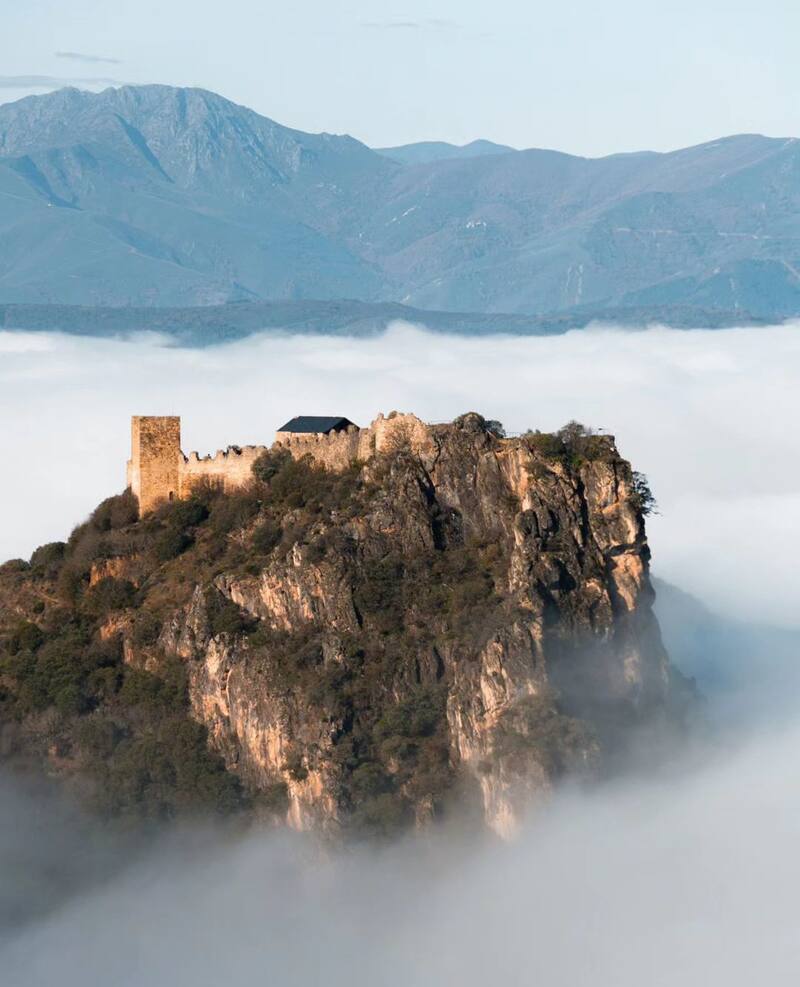 Castillo de Cornatel. Foto: Visit Spain.