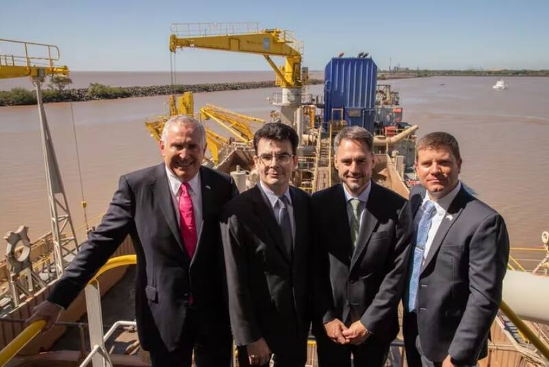 El embajador de Estados Unidos en Argentina, Marc Stanley, y a su lado el secretario Mauricio González Botto.