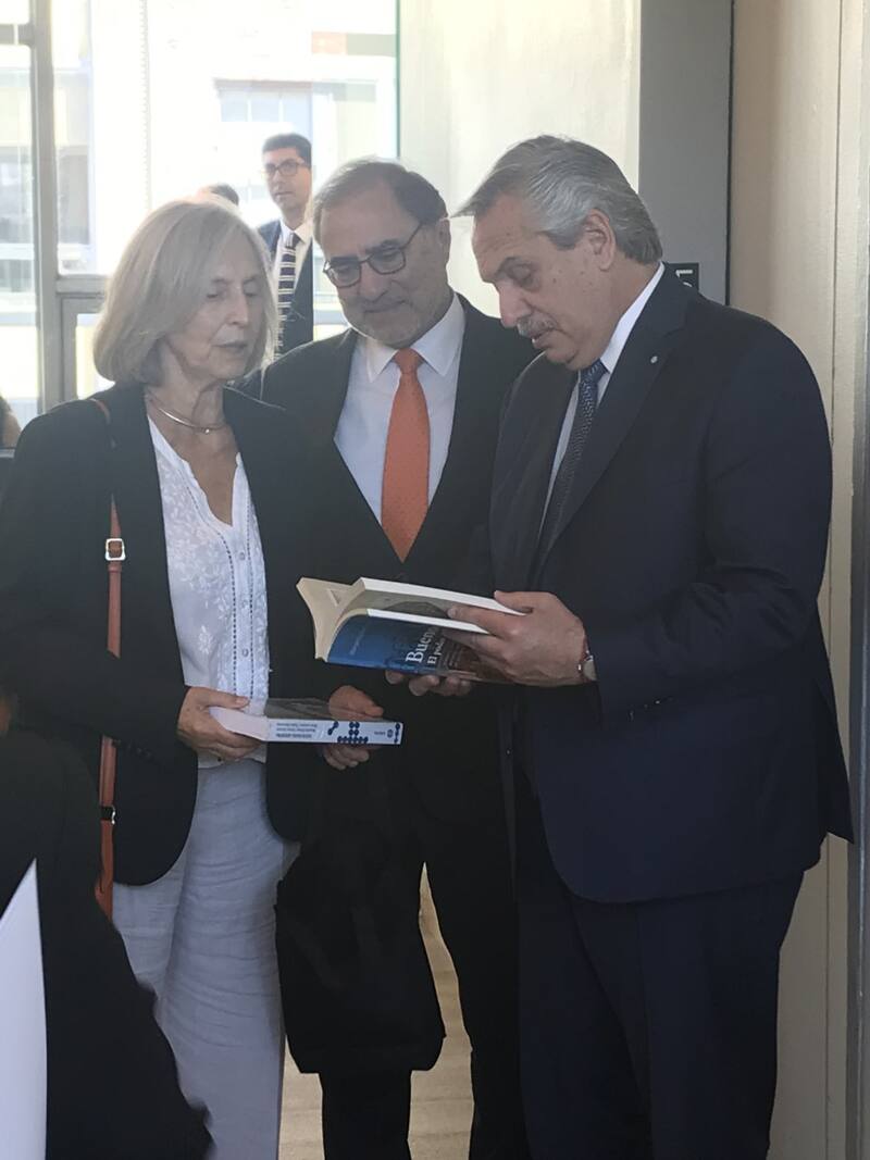 Alberto Fernández y el embajador Argüello poco antes de ingresar a la Universidad