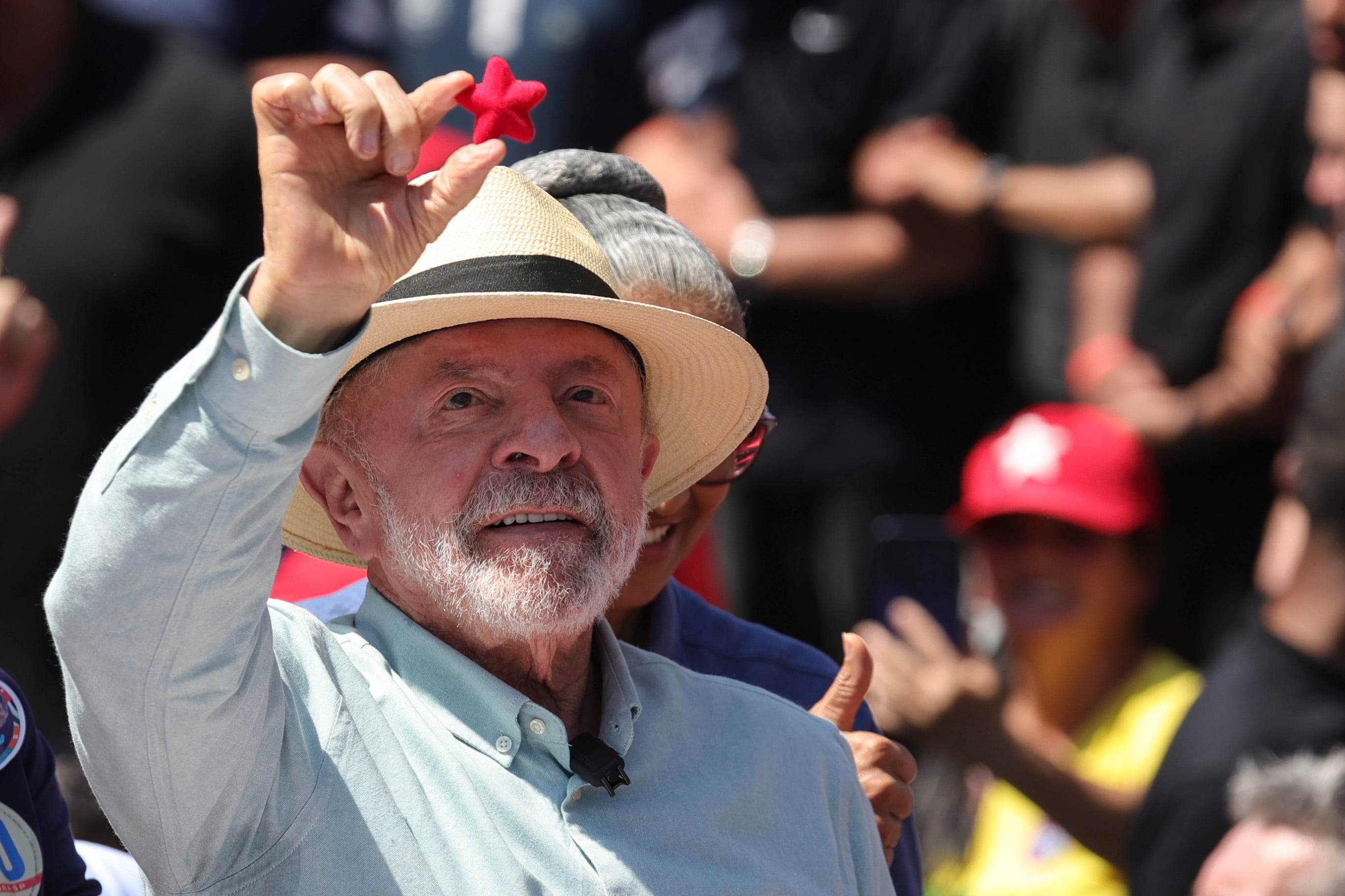 AME706. SÃO PAULO (BRASIL), 26/09/2026.- El presidente de Brasil y candidato a la reelección, Luiz Inácio Lula da Silva, participa durante un acto de campaña este sábado en el barrio São Miguel Paulista, en la zona este de la ciudad de São Paulo (Brasil). EFE/ Sebastião Moreira