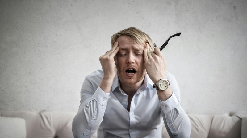 Identificar y abordar problemas de visión puede ser crucial para aliviar los dolores de cabeza asociados y mejorar la calidad de vida.