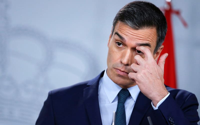 Pedro Sánchez llegó tarde y fue abucheado en el desfile por el 12 de octubre en Madrid.