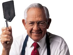 Fue cocinero de guerra y creó una cadena de hamburguesas cuadradas en honor a su hija: la historia de Wendy's