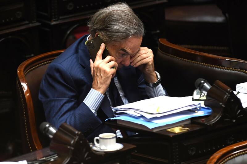 Pichetto comanda el bloque de Hacemos Coalición Federal, que analizará la reforma laboral que impulsa el oficialismo en la ley Bases.