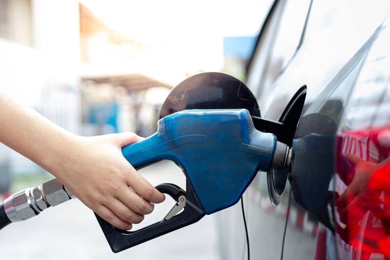 ¿Puedes deducir tus gastos de gasolina? Conoce los requisitos y evita rechazos. Fuente: Shutterstock.