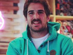 Quién es el emprendedor millennial que impuso el pijama para ir de la cama a la oficina