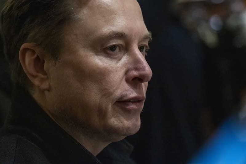 Elon Musk advierte a todos los trabajadores con cambios en la jornada laboral.