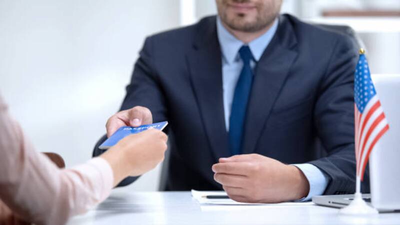 Los trabajadores que posean las competencias o la formación necesaria para un determinado puesto pueden calificar para solicitar una visa de trabajo en Estados Unidos. Fuente: archivo.