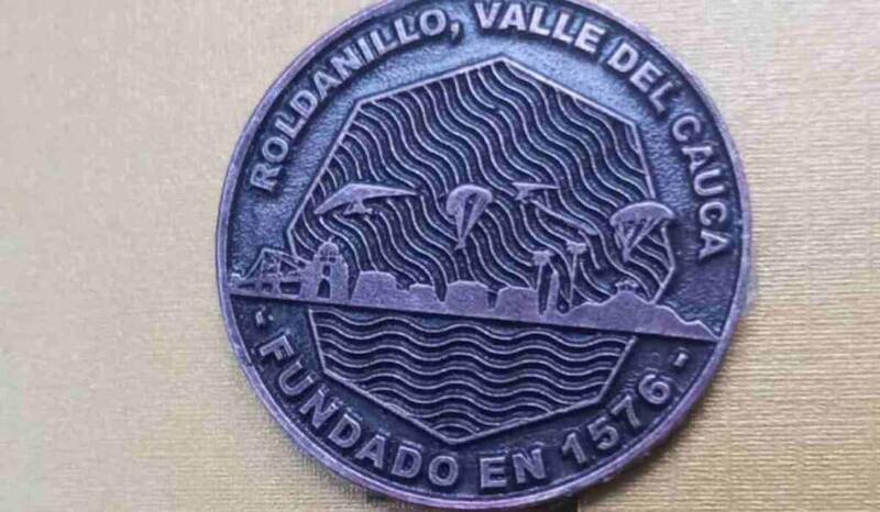 Cara contraria de la moneda conmemorativa de Roldanillo (Fuente: Alcaldía de Roldanillo).