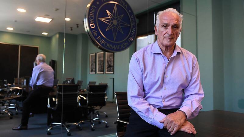 El titular de la UIF, Carlos Cruz.