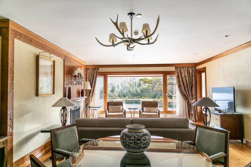 En Bariloche, la estadía para dos personas en el Llao Llao trepa a u$s 5888,40 por noche, lo que equivale a $ 1,5 millones.