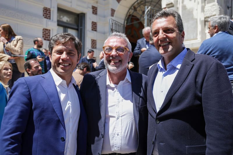 Axel Kicillof, Julio Zamora y Sergio Massa en el encuentro con intendentes en La Plata