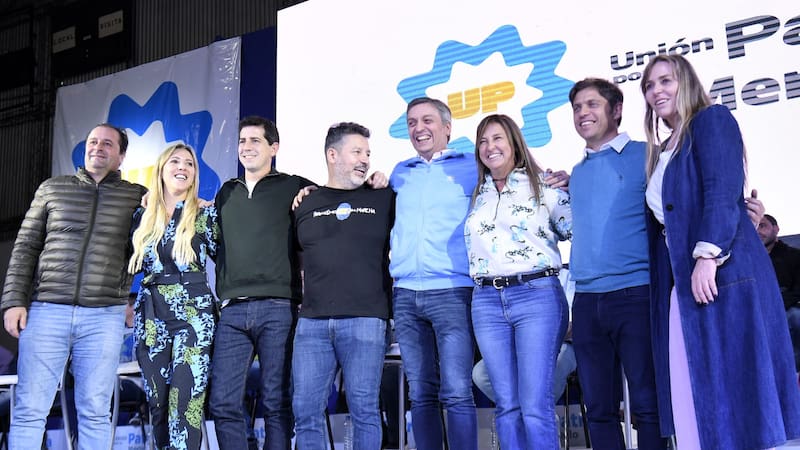 Una foto que no se repitió: Máximo Kirchner con Kicillof y el intendente Gustavo Menéndez