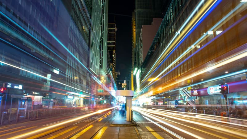 Desafiando a Einstein: los motores de curvatura buscan superar las limitaciones de la relatividad.