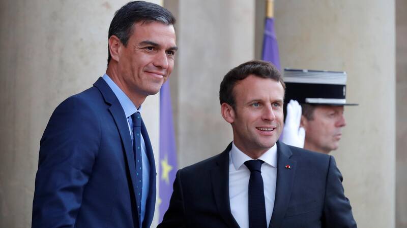 El francés Macron y español Sánchez acordaron formar un frente común