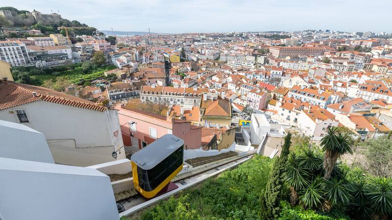 Se inaugura un nuevo sistema de transporte público después de 15 años de construcción.