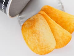 Los supermercados se suben al boom de las papas en tubo con productos propios