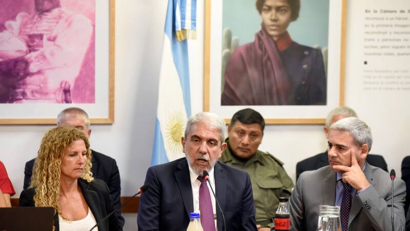 Aníbal Fernández respondió preguntas en Diputados.