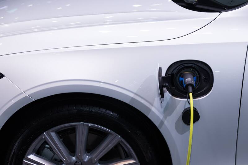 Los autos eléctricos cuentan con varios beneficios.
