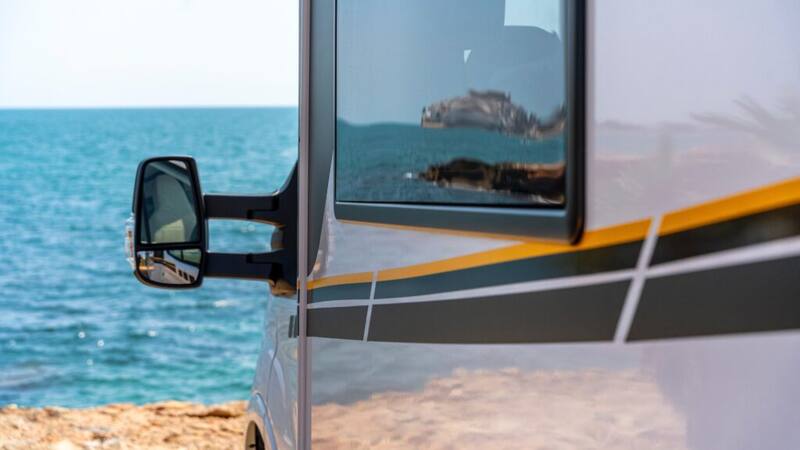 Es una de las furgonetas camper más venidas: la van Benimar Tessoro 463 destaca en el mercado por su equipamiento, diseño y chasis de Ford