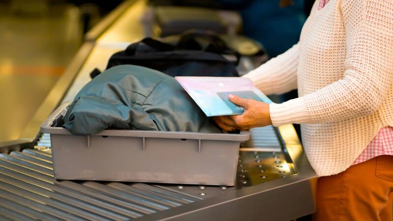 TSA detalla en su sitio web oficial cuáles son los documentos válidos para viajar. Fuente: archivo.