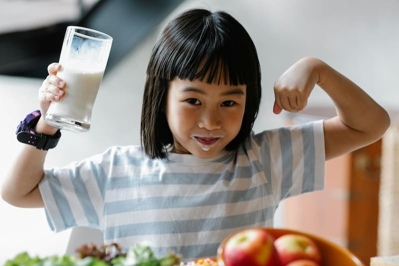 Los productos lácteos como la leche, el queso y el yogur aportan tanto vitamina B12 como calcio y vitamina D. (Fuente: Pexels)