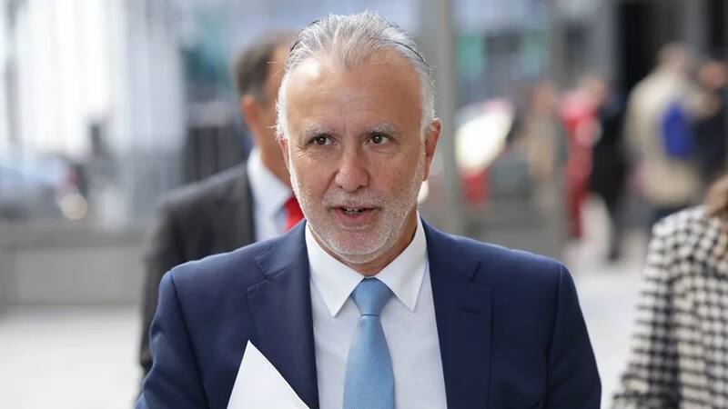 El ministro más importante del Gobierno anuncia que padece cáncer y será intervenido quirúrgicamente en abril.