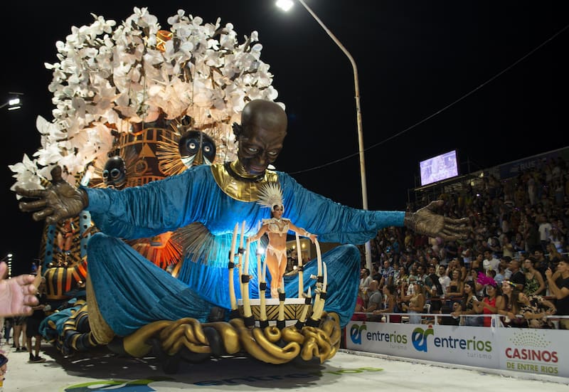El Carnaval de Gualeguaychú recibe a miles de turistas todos los años.