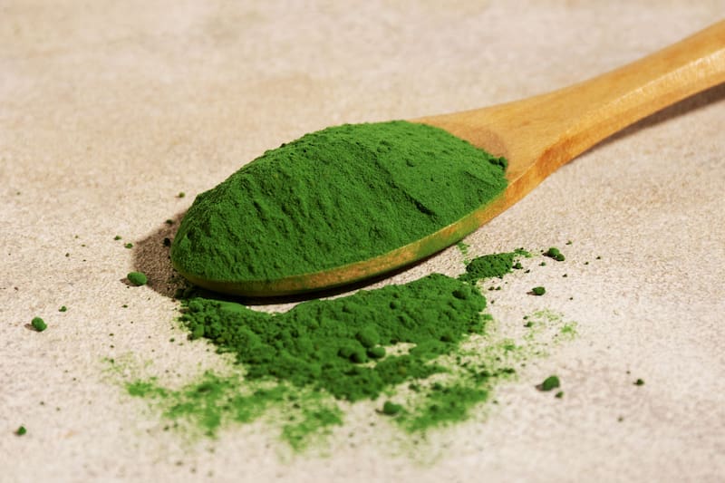 La espirulina es otro de los alimentos con gran aporte de proteína vegetal. (Foto: Freepik)
