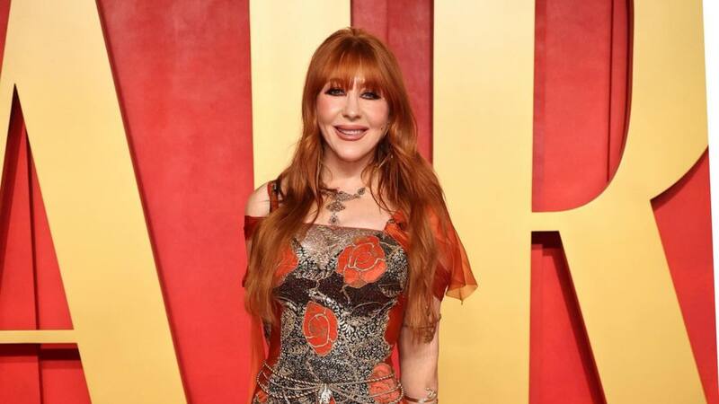 La reconocida maquilladora arrasa con estos artículos y suma un nuevo hito a su carrera.