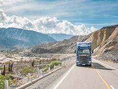 Scania sobre el cielo de América