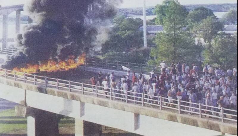 Los reclamos en el puente que desembocaron en la muerte de dos manifestantes