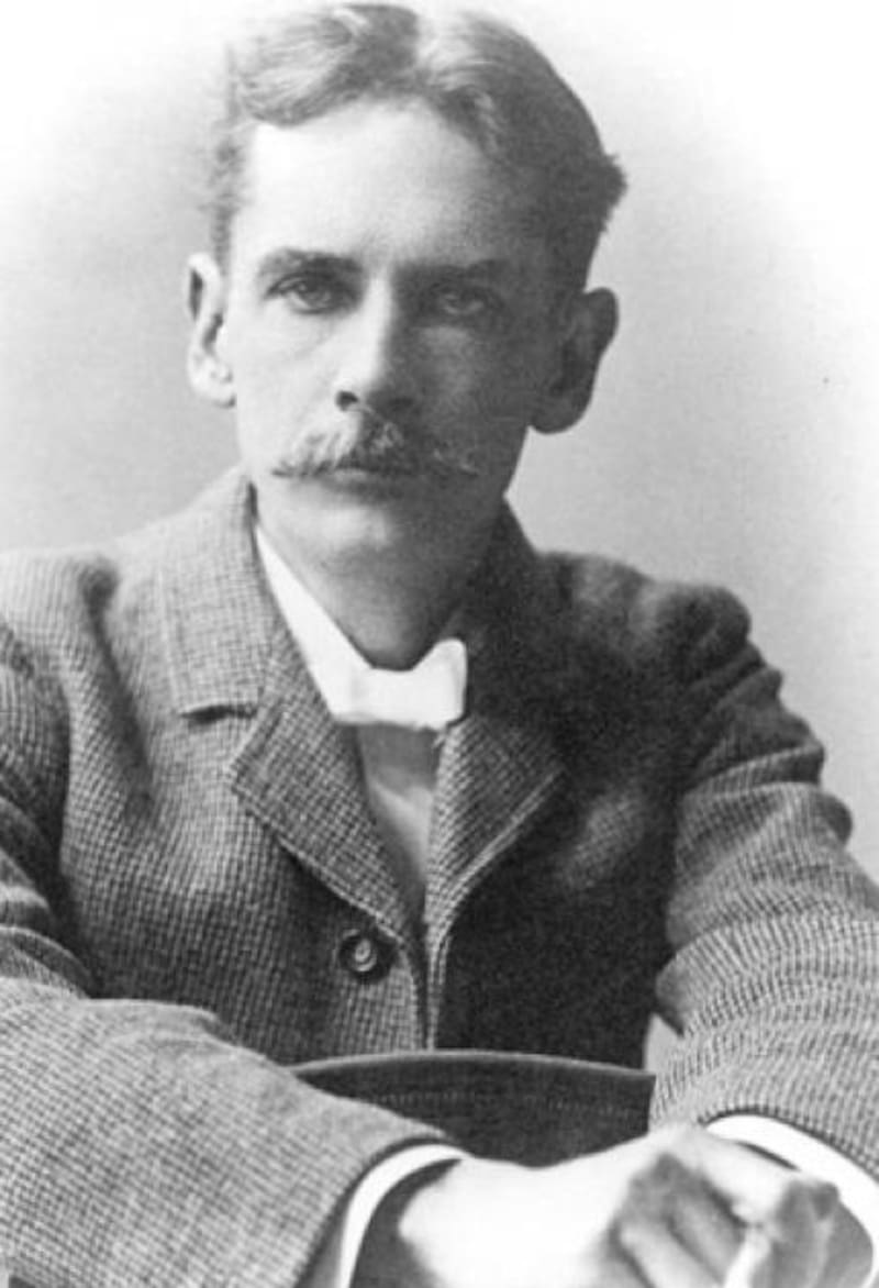 William Stanley trabajaba en su laboratorio cuando descubrió un método de soldado para los termos.