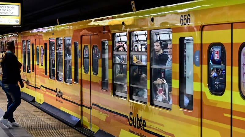 Jubilados viajarán gratis en el subte: cómo acceder al nuevo beneficio cuando esté disponible.