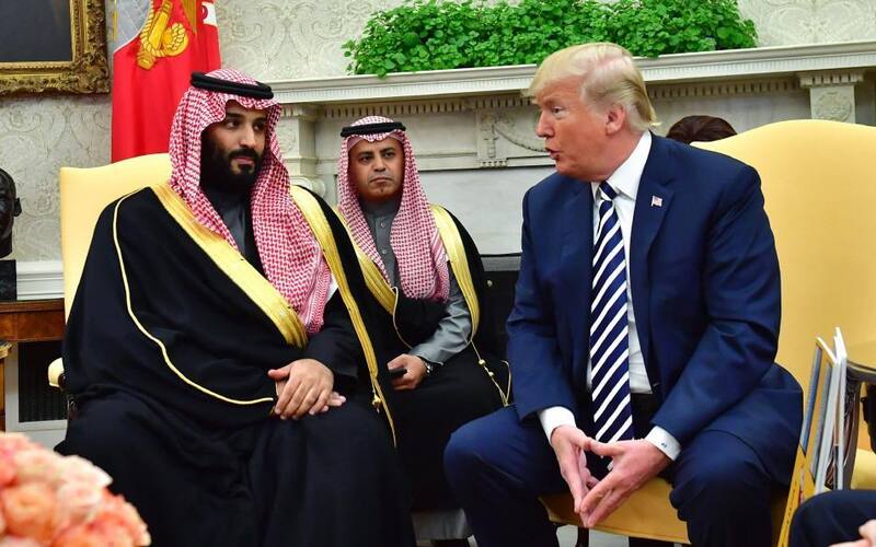 La política "America First" de Trump y la exclusión de los aliados europeos abrieron espacio para que potencias medias del Golfo intenten influir en la política exterior de EE. UU. Foto: EFE.