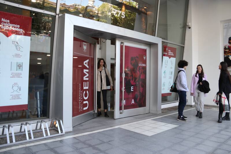 La Universidad del CEMA (UCEMA) utiliza distintas redes, como TikTok, para su estrategia de marketing