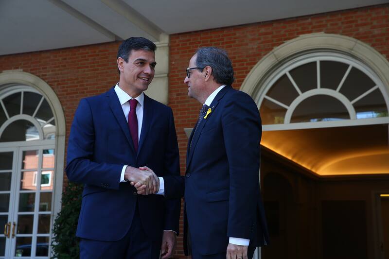 Entrevista en el Palacio de la Moncla entre el presidente del gobierno español Pedro Sánchez y el presidente de la Generalidad Quim Torra (9 de julio de 2018). Fuente: Wikipedia.